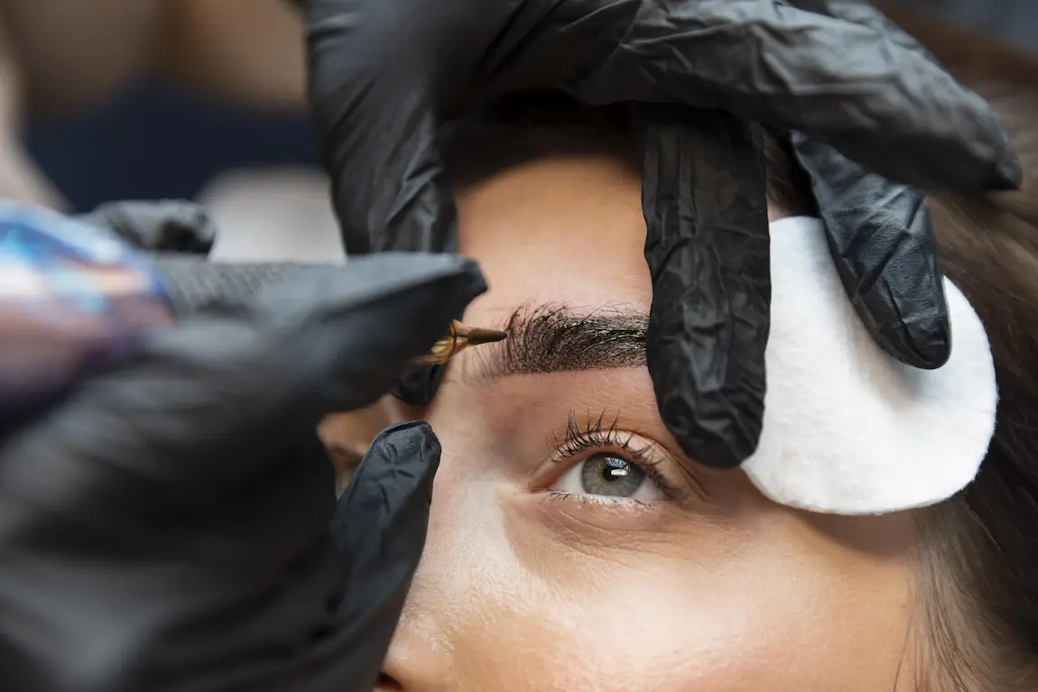 Todo profissional de micropigmentação é designer de sobrancelhas?